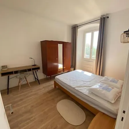 Magnifique T2 45m2 Neuf 5 Personnes Place St Marcel Hyper Centre Wifi Lave Linge Tv * Corte (Corsica)