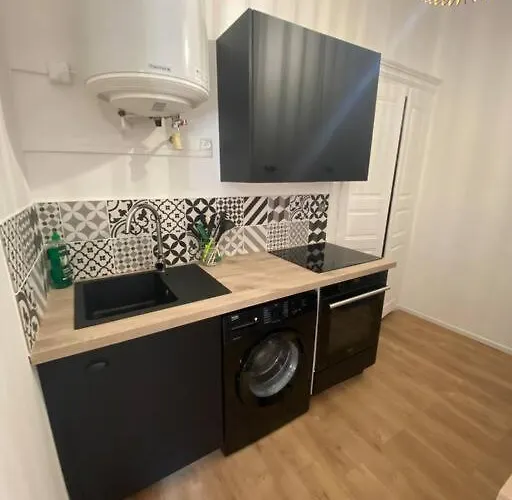 Magnifique T2 45m2 Neuf 5 Personnes Place St Marcel Hyper Centre Wifi Lave Linge Tv * Corte (Corsica)