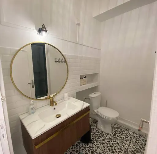 Magnifique T2 45m2 Neuf 5 Personnes Place St Marcel Hyper Centre Wifi Lave Linge Tv