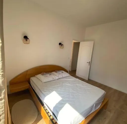 Apartment Magnifique T2 45m2 Neuf 5 Personnes Place St Marcel Hyper Centre Wifi Lave Linge Tv